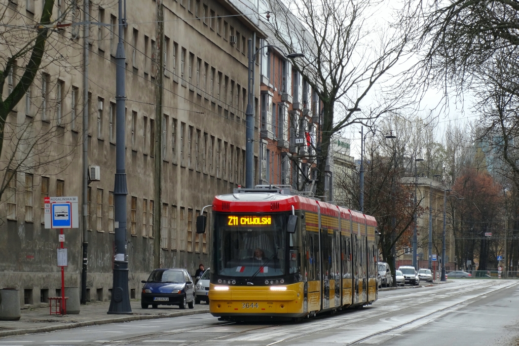 3644
Frekwencja siłą rzeczy lekko półśrednia. Rozumiem, że linia ta była doraźna i sterowana przez Nadzór Ruchu, ale jakaś informacja papierowa by się jednak na przystankach przydała, np. z trasą i podaną ogólną częstotliwością.

Taborowo świeżyna ;)
Słowa kluczowe: 128N 3644 Z11 Skierniewicka