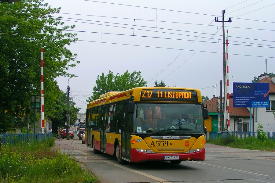 A559
Eksterytorialne wcielenie linii Z17, krążące wówczas jednokierunkowo po Zielonce (rano z Zielonki Bankowej do stacji Zielonka, po południu odwrotnie) i zasilające lokalną linię L17.
Słowa kluczowe: CN270UB OmniCity A559 Z17 Zielonka Kolejowa