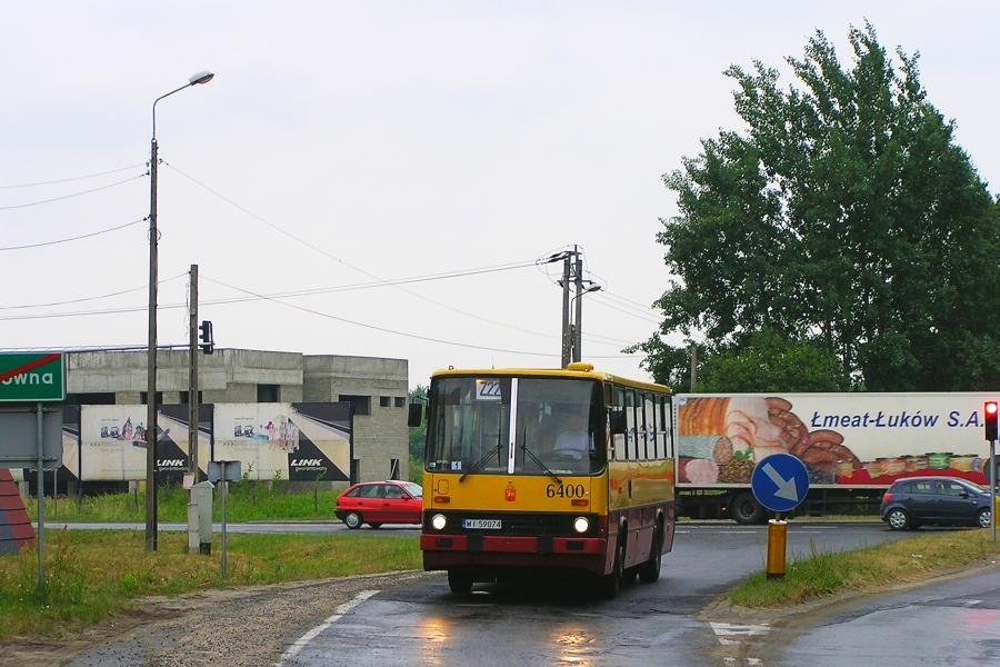 6400
Kolejna eksterytorialna linia zastępcza tym razem łącząca Wiązownę z Rzaktą via Wola Karczewska. 722 wówczas na tydzień poległo, 720 kończyło trasę w Pęclinie (dzięki czemu wieś ta uzyskała linię autobusową o w miarę normalnej częstotliwości - choć zbyt długo ten proceder nie trwał), a 730 zaliczało urokliwą pętlę w Zagórzu.
Słowa kluczowe: IK260 6400 Z22 Wiązowna Ogrodowa