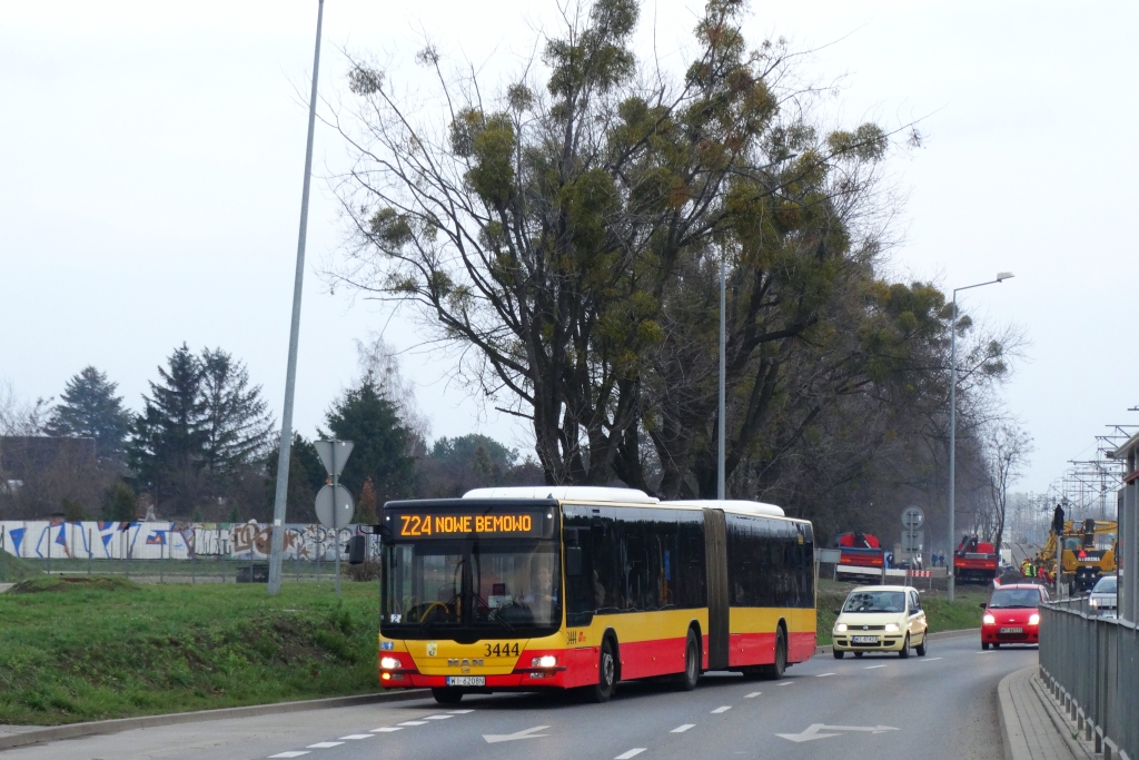 3444
Dzisiejszy zestaw taborowy na linii Z24 był podobny pod względem marek, z tą drobną różnicą, że zamiast dwóch Manów NG313 był jeden i jeden Lions. 
Słowa kluczowe: Lion'sCityG 3444 Z24 Dywizjonu303