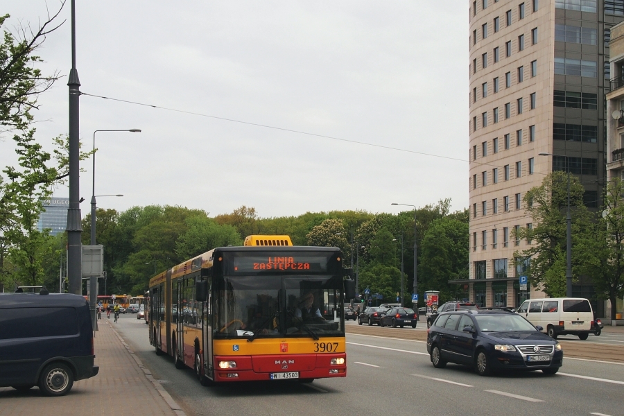 3907
"Za-metrowa" zetka doświadczała obecności taboru niejednego typu i z niejednej zajezdni (z niejednym napisem na wyświetlaczu również ;) ). 
Słowa kluczowe: NG313 3907 Z Marszałkowska