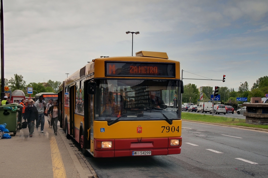 7904
To w końcu "Z" czy "M"?
Pewnie jedno i drugie.
Część "Za", a część "Metro" ;)
Słowa kluczowe: M181M 7904 Z MetroPolitechnika Waryńskiego