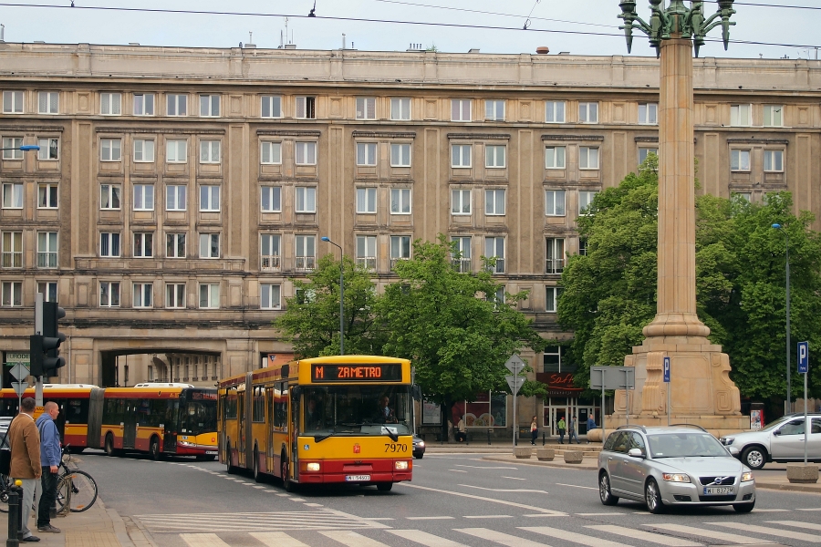 7970
Przyznaję się, że trochę liczyłem na jakiegoś odkurzacza na "zametrowej" zetce. Ostatecznie trafiły się nawet dwa.
Słowa kluczowe: M181M 7970 Z placKonstytucji