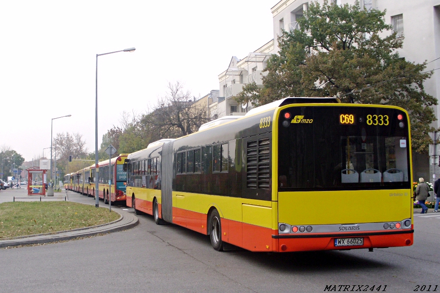 8333
Solaris Urbino 18 prod. 2010

Jak wcześniej pisałem, tak teraz wstawiam to zdjęcie. Sznur Solarek z MAN-em na czele oczekuje na podjazd na swój przystanek. Tak ulica Kołowa wygląda w okresie sporego natężenia.
Słowa kluczowe: SU18 8333 C69 Kołowa WS2011