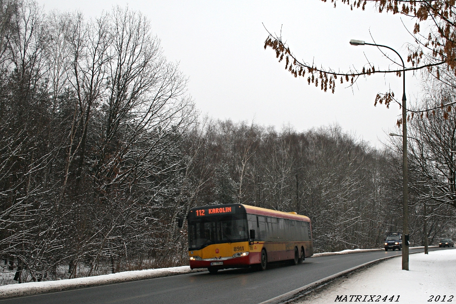 8911
Solaris Urbino 15 prod. 2001

Ależ klimatyczny jest las w zimę! To jedna z paru fot, które ustrzeliłem w podbliżu Parku Leśnego Bródno. Już myślałem, że ze zdjęcia wyjdą nici, bo kiero na mój widok tak na tym zakręcie przyspieszył, że deskorolka porządnie się "położyła".
Słowa kluczowe: SU15 8911 112 Kondratowicza