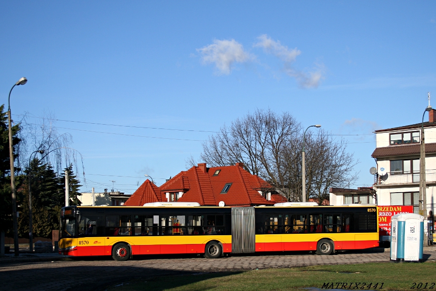 8570
Solaris Urbino 18 prod. 2011

Ostatnie dni tej linii w tym miejscu... Wygasa umowa na dzierżawę gruntu pod tę pętlę i od 1 stycznia linia 512 zostaje skierowana na trasę: ...Młodzieńcza – Kondratowicza – Św.Wincentego – Gilarska – Rolanda – Codzienna – ZACISZE, a z powrotem ZACISZE - Codzienna – Młodzieńcza... A prace w okolicach pętli już trwają.
Słowa kluczowe: SU18 8570 512 Zacisze