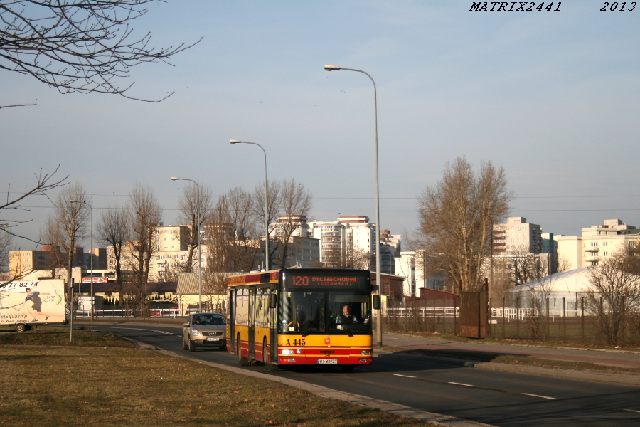 A445
MAN NL223 prod. 2003

Przechadzając się w Nowy Rok wzdłuż trasy 512, napatoczyło m się kilka ITS-ów na 120. To jeden z nich przejeżdżający obok bródnowskiej stadniny. Inne foty zapodam może potem, bo teraz idę na Kiepskich, bo zapowiada się bardzo dobry odcinek - Bolak. :D
Słowa kluczowe: NL223 A445 120 Gilarska