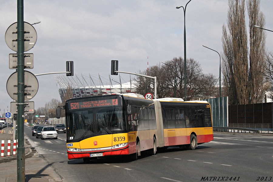 8359
Solaris Urbino 18 prod. 2011

Wygibusy ostrobramskiej Solarki podczas wjazdu na Wał Miedzeszyński. Wóz w takiej pozycji i w tym miejscu było niezwykle trudno uchwycić - puszki skutecznie zasłoniły mi 90% wozów, które tutaj skręcały. Mam oprócz tego jeszcze tylko zdjęcie Scanii, która tu skręca, ale ze względu, że jest to właśnie Grodziski złom, nie będę wrzucał.
Słowa kluczowe: SU18 8359 521 WałMiedzeszyński