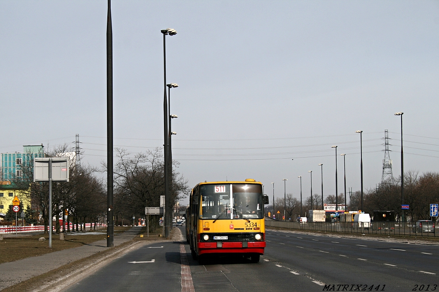 5334
Ikarus 280.37D prod. 1994

Mój ulubiony obecnie bizon, który niestety coraz bardziej zamula (w 2011 był naprawdę żwawym wózkiem, który przepięknie, długo i nisko ryczał na pierwszym biegu) i krajobraz poranka na Modlińskiej.

Pozdrowienia dla towarzysza czwartkowej wyprawy - Bartoniego!
Słowa kluczowe: IK280 5334 511 Modlińska