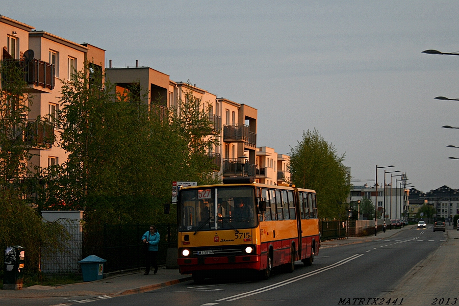 5715
Ikarus 280.70E prod. 1997

Ikarus w promieniach wschodzącego dziś słońca zmierza powoli na kraniec Os. Derby, skąd odjedzie z kompletem zajętych miejsc siedzących.

Opłacało się wstać o 4.00. Muszę dziś pochwalić Stalową, bo wszystkie brygady, które miałem zamiar sfocić były obstawione Ikarusami. W tamtym tygodniu, kiedy byłem tu w poniedziałek i wtorek w sumie pojawił się tylko jeden Ikar, a i tak nie zdążyłem go sfotografować, bo zbyt szybko mi odjechał.
Słowa kluczowe: IK280 5715 527 OsiedleDerby