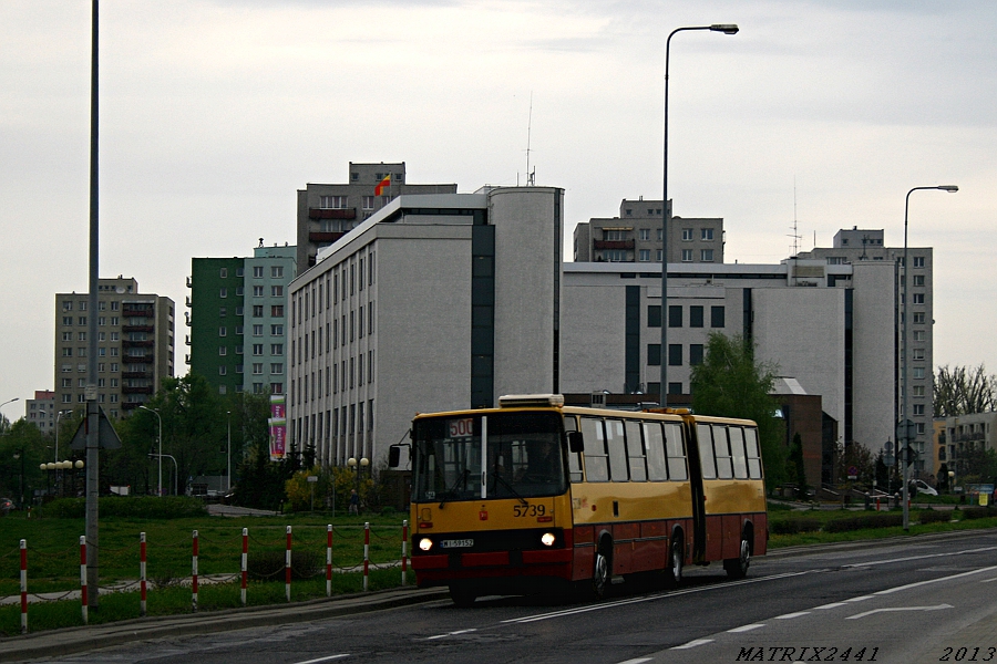 5739
Ikarus 280.70E prod. 1997

Pochmurny, ciemny poranek i mknący Ikar na 500.
Słowa kluczowe: IK280 5739 500 ŚwiętegoWincentego