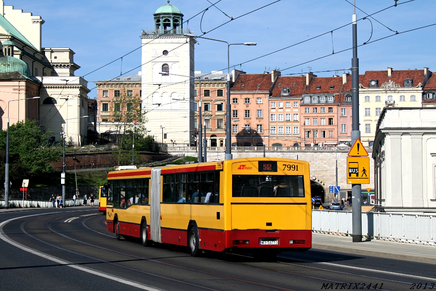 7991
Jelcz M181M prod. 1999

Korzystając wczoraj z okienka między lekcją zerową, a drugą, wybrałem się na mały spacerek. I udało się coś tam złowić - np. odkurzacza na sympatycznej linii 512.

Foto z dedykacją dla Bartoniego!
Słowa kluczowe: M181M 7991 512 AlejaSolidarności