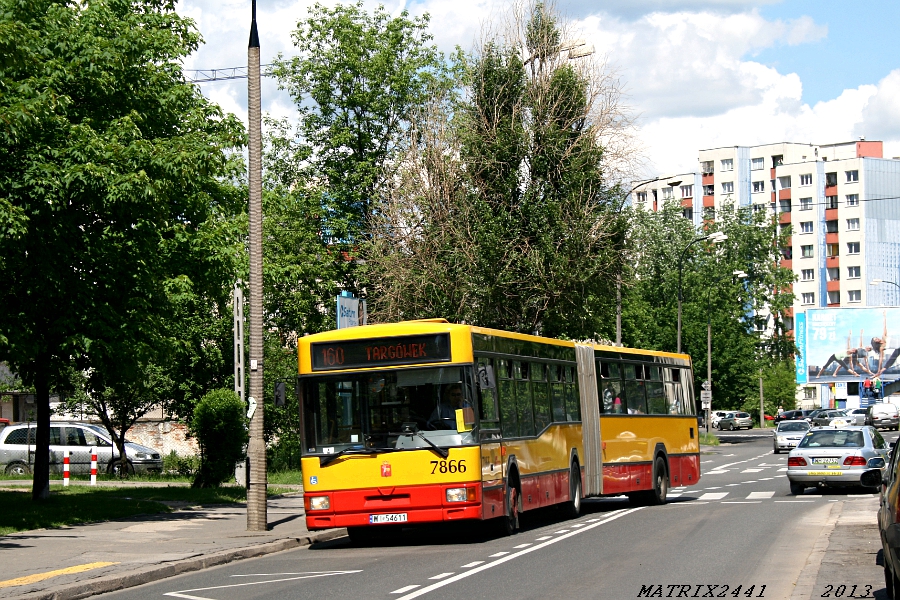 7866
Jelcz M181M prod. 1998

Jak obiecałem, tak jest. Ganiający wczoraj na 190 odkurzacz dziś odwiedził 160.

Foto dedykuję Bartonemiu722 w dniu Jego urodzin załączając życzenia zdrowia, radości i złapania wszystkich Ikarusów i Jelczy! :D
Słowa kluczowe: M181M 7866 160 Myszkowska