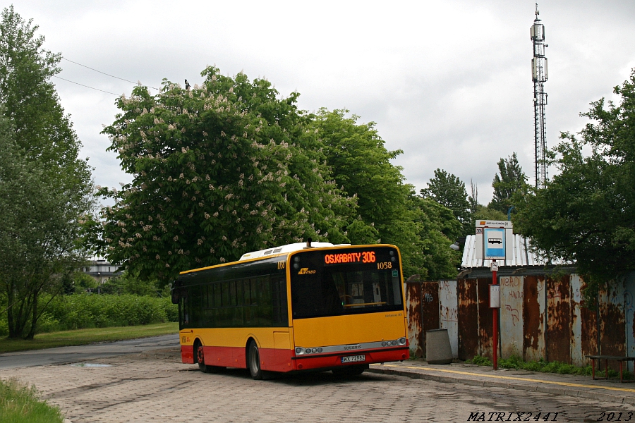 1058
Solaris Urbino 10 prod. 2012

Z linią 306, na której przez 5 lat królowały Urbinetki z Mobilisu się nie żegnamy. 10-metrowe Solarisy również być może będziemy mogli na niej zobaczyć, tyle, że z Kleszczowej. 306 będzie także nadal gościć na klimatycznej pętli Instalatorów znajdującej się w typowo przemysłowo-kolejowej okolicy. Nie pojedzie już jednak na Os. Kabaty, a na kraniec Osmańska-DHL.
Słowa kluczowe: SU10 1058 306 Instalatorów