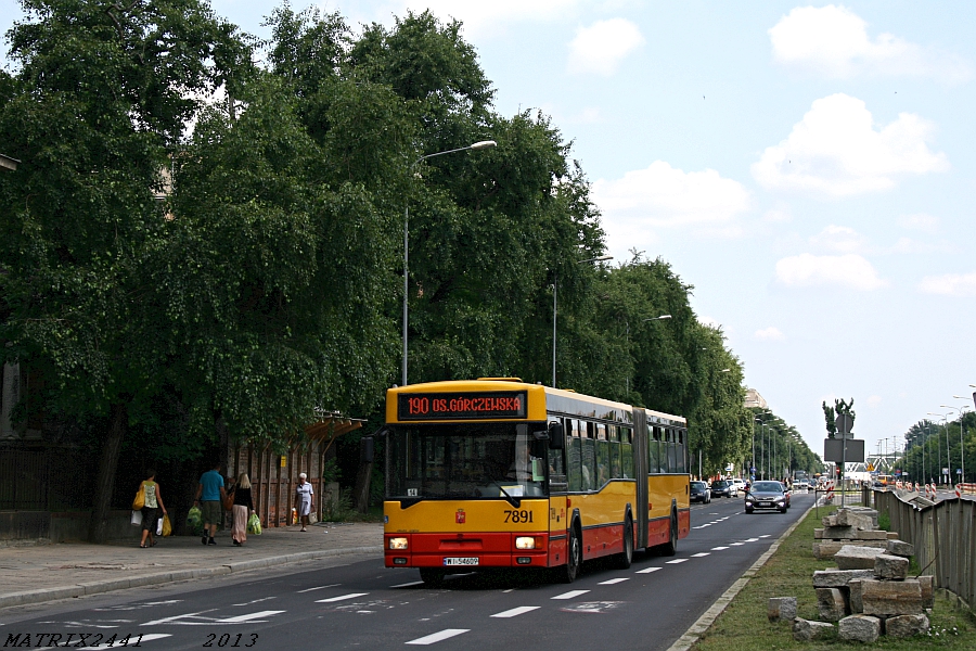 7891
Jelcz M181M prod. 1998

Odkurzacz nie pojawił się dziś niestety na 512 (może jutro się uda), ale za to najlepszy z M181 zjawił się na 190. Podobno wóz dostał silnik od 7690 i ładnie śmiga. Jak z nim jest - przekonam się po przejażdżce następnym kursem.
Słowa kluczowe: M181M 7891 190 AlejaSolidarności