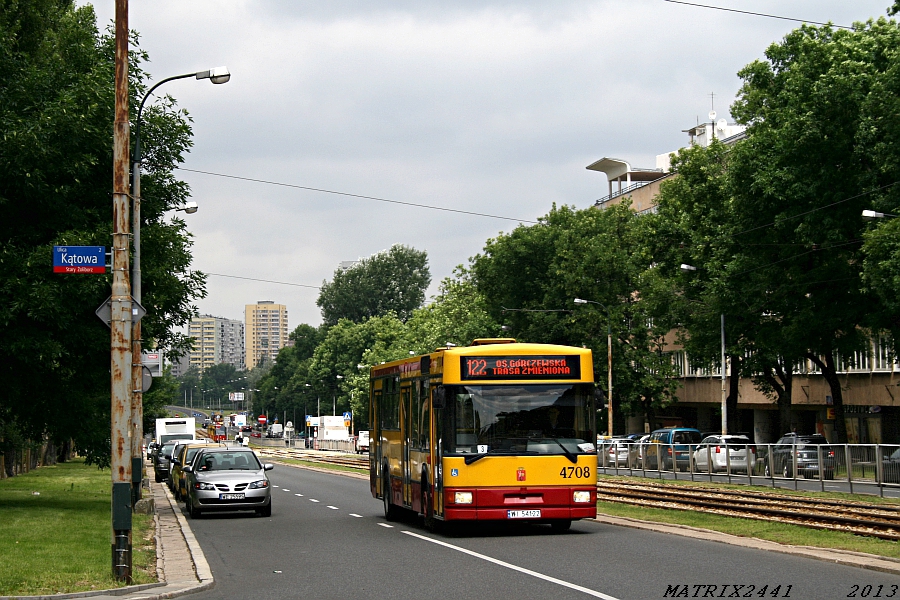 4708
Jelcz M121M prod. 1997

Ten gniot zapewne pożegna się ze stolicą wraz z zamknięciem zajezdni na Redutowej. A szkoda, bo odejście ma lepsze, niż niejedno żwawe Mastero.

Pozdrowienia dla kierowcy!
Słowa kluczowe: M121M 4708 122 Mickiewicza