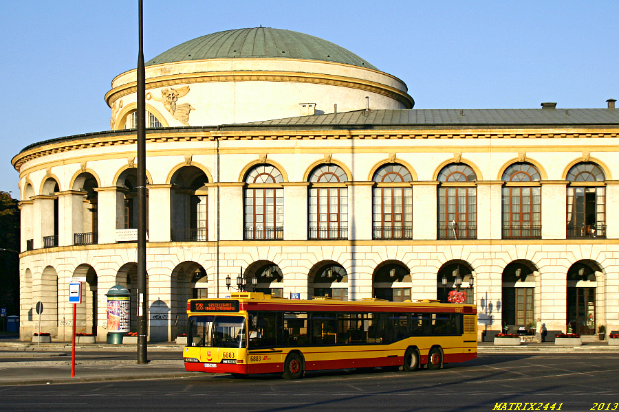 6883
Neoplan N4020td prod. 1998

Zmierzając do kolejnego punktu mojej środowej wczesnoporannej fotowyprawy natknąłem się na coś takiego. A widok taki mogliśmy oglądać do dziś za sprawą budowy sieci ciepłowniczej na skrzyżowaniu Moliera z Senatorską.
Słowa kluczowe: N4020 6883 128 PlacBankowy