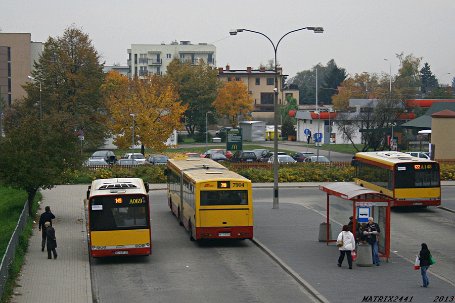 7904
Jelcz M181M prod. 1999

Tym nieco innym kadrem fajnego wozu na fajnej linii z popularnej pętli Os. Górczewska wracam do wrzucania tu zdjęć po krótkiej przerwie spowodowanej problemami z komputerem.

BTW: Czy jakość zdjęcia jest w porządku? Bo ustawiałem od nowa jasność monitora itp. i nie wiem czy na pewno jest tak, jak powinno być.
Słowa kluczowe: M181M 7904 A069 A148 719 OsiedleGórczewska