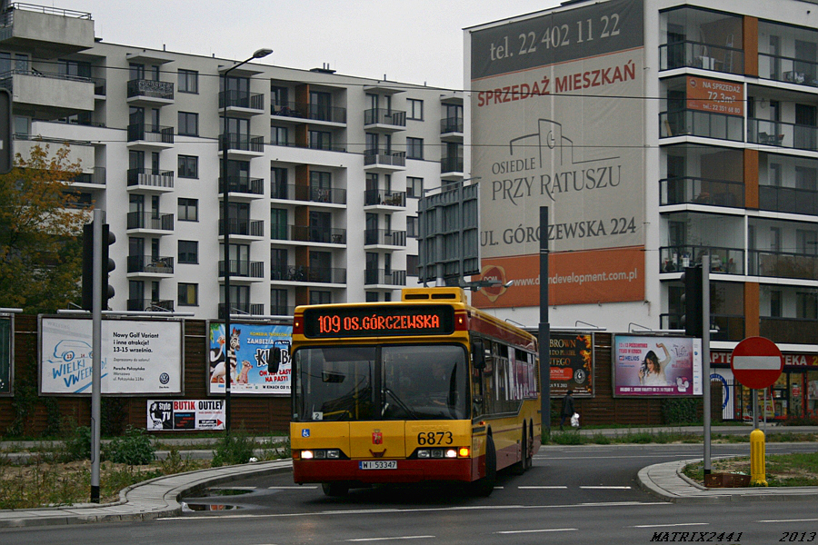 6873
Neoplan N4020td prod. 1998

Codzienny widok - łamiąca się deskorolka na 109. A w tle się pozmieniało, oj pozmieniało.
Słowa kluczowe: N4020 6873 109 Górczewska