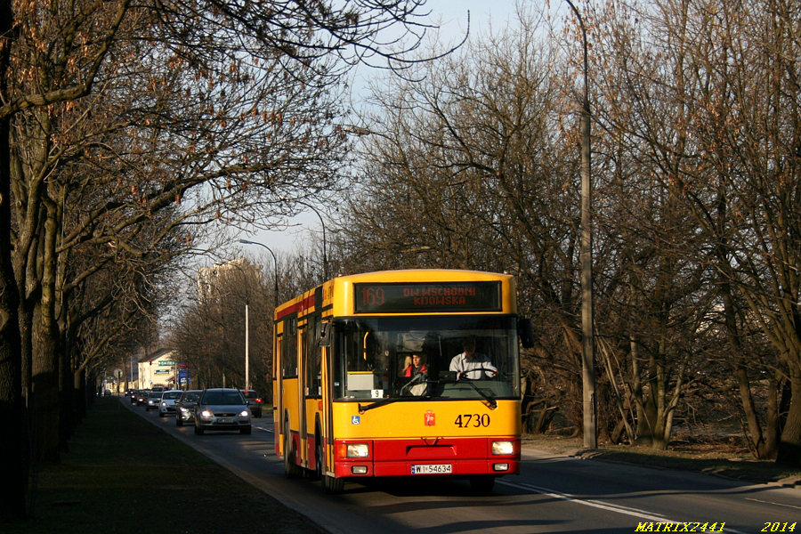 4730
Jelcz M121M prod. 1997

Ostatni oryginalny Jelcz M121M ganiał wczoraj - jak to zresztą dość często bywa - na 169.

Pogoda zwariowała. Żeby nie spocić się w trakcie tej wczorajszej wyprawy na foty (przypomnijmy, mamy dziś dopiero 12-tego marca) musiałem się ubrać w którtki rękawek. To ja się boję myśleć co będzie w lipcu...
Słowa kluczowe: M121M 4730 169 ŚwiętegoWincentego