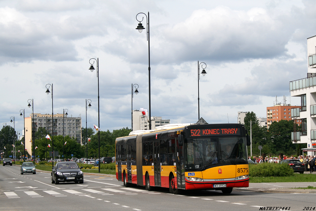 8575
Solaris Urbino 18, prod. 2011

Nie miałem pojęcia, że istnieje w ogóle taki przystanek jak Oś Królewska, bo w tej ohydnej słoikowni wcześniej nie byłem. Jednak to właśnie tutaj krańcowały w ubiegłą niedzielę linie 522 i 217. Zostały one również zasilone, a tabor na każdej z nich był w całości przegubowy.
Słowa kluczowe: SU18 8575 522 AlejaRzeczypospolitej