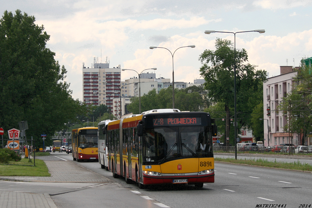 8891
Solaris Urbino 18, prod. 2009

Złapało się dziwadło pod słońce, to trzeba było kombinować z obróbką. Wyszło jak wyszło, a Z-8 zastępujące tramwaje na Grochowskiej między Wiatraczną, a Gocławkiem zakończyło swoje kilkudniowe kursowanie.
Słowa kluczowe: SU18 8891 Z-8 Grochowska