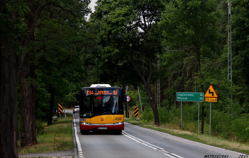 A118
Solaris Urbino 12, prod. 2007

Podobnie jak rok temu nieporęcki triathlon wygnał linię 734 na bardzo ciekawy objazd. Czarna Struga, Nowe Mokre, Ruda - te miejscowości po drodze do tymczasowej pętli Wolica odwiedzała linia 734, odświeżając nieużywane liniowo szlaki.
Słowa kluczowe: SU12 A118 734 CzarnaStruga