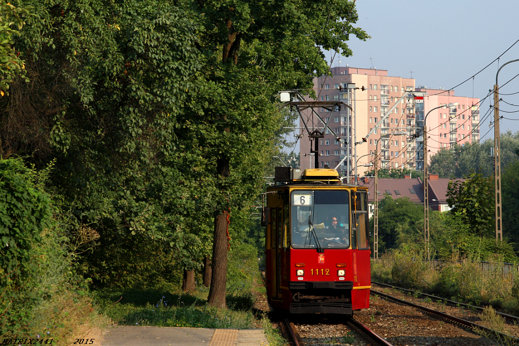 1112
Konstal 105Na, prod. 1984

Szóstka na jednym z najciekawszych odcinków warszawskiej sieci tramwajowej. Pomimo, iż w ten weekend nic poza tą linią tamtędy nie jeździło, na przystankach i tak spotkać można było pasażerów czekających na 33.

Pozdrowienia dla bardzo ładnej motorniczej!
Słowa kluczowe: 105Na 1112 6 Broniewskiego Wólczyńska