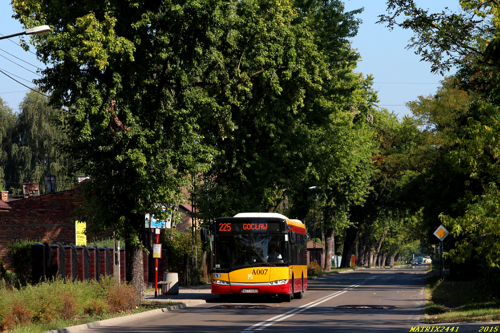 A007
Solaris Urbino 12, prod. 2009

Objazd ulicy Czwartaków odbywał się Aleją Sztandarów i ulicą Kadrową. Przy odrobinie szczęścia udało się uchwycić w najbardziej klimatycznym miejscu tegoż objazdu - w okolicy przystanku Jerzego - niezłe dziwadło na 225.
Słowa kluczowe: SU12 A007 225 AlejaSztandarów