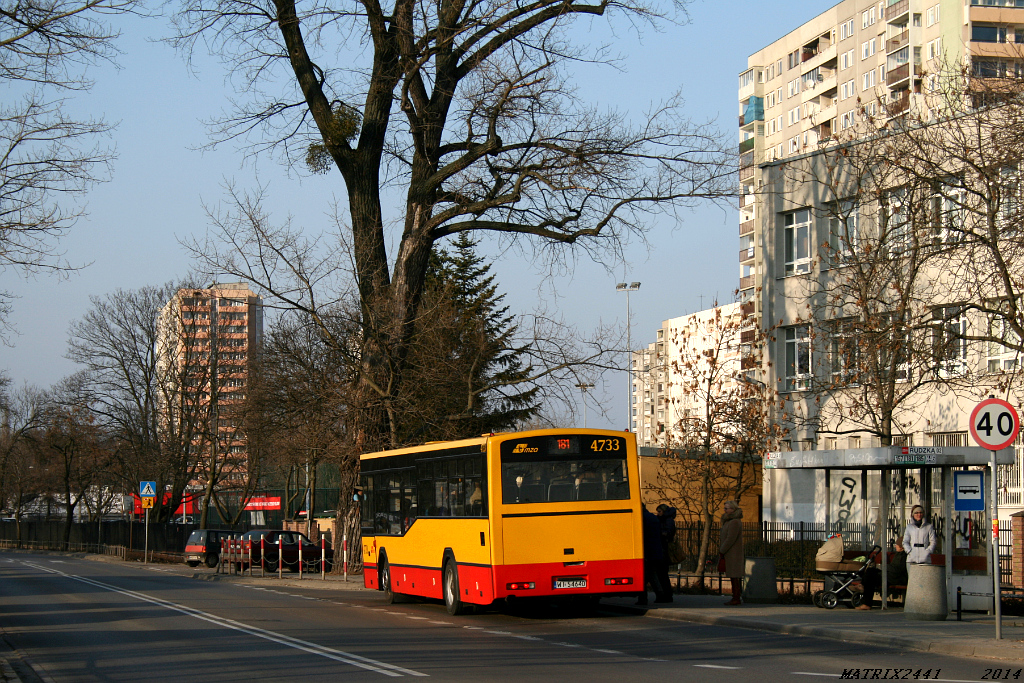 4733
Jelcz M121M, prod. 1997, kasacja 2014

Znowu z jednodniowym opóźnieniem, ale żeby nie było, że nie pamiętam. Pamiętałem, ale niestety z czasem u mnie bardzo krucho i do jubileuszu nawiązuję dopiero dziś.

Drogi kolego Bartoni! Dużo by można życzyć, ale napiszę tak: niech Ci w życiu wychodzi wszystko tak jak sobie tego życzysz i jak planujesz oraz żebyś dobrze wykorzystał otwierające się przed Tobą perspektywy!
Słowa kluczowe: M121M 4733 181 Klaudyny