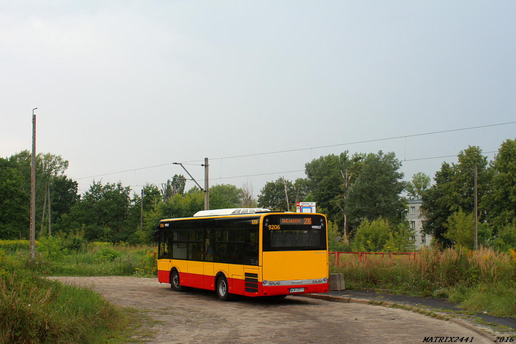 9206
Solaris Urbino 8,9LE Alpino, prod. 2016

Jak zauważył już Prosper, równolegle z nowymi Mercedesami, Mobilis wypuścił na miasto krótkie Solarisy. Knypki prezentują się ładnie, zdecydowanie lepiej, niż ich o 30 cm krótsi poprzednicy.

PS Tag modelu dobry?
Słowa kluczowe: SU8,9LE 9206 206 Odolany MDeb2016