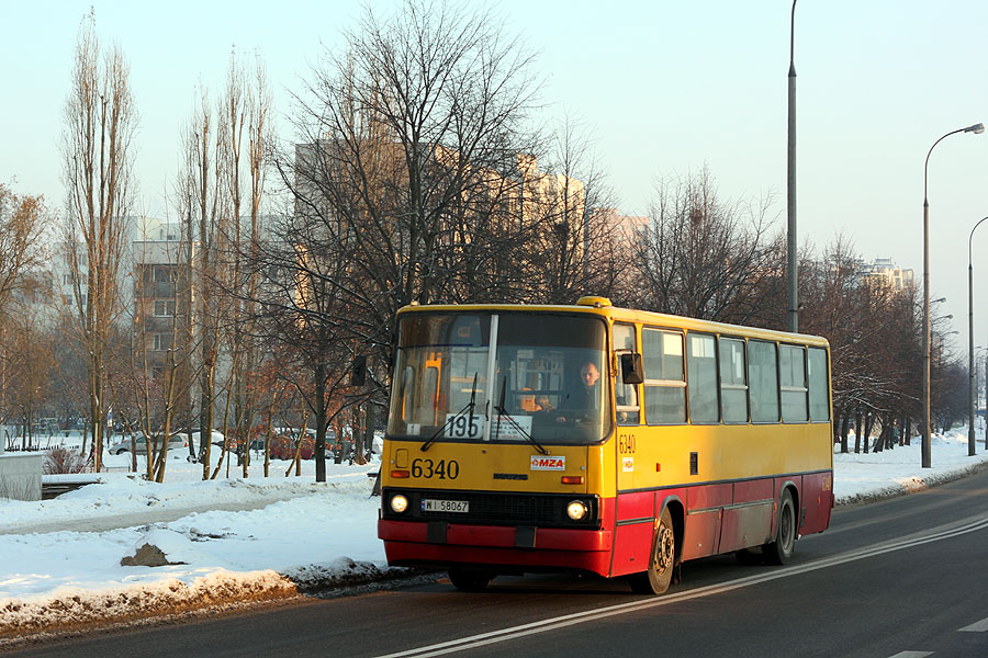 6340
Dla niepoznaki, niskopodłogowy ikarus buszował na 195.
Słowa kluczowe: IK260 6340 195 Ursynów