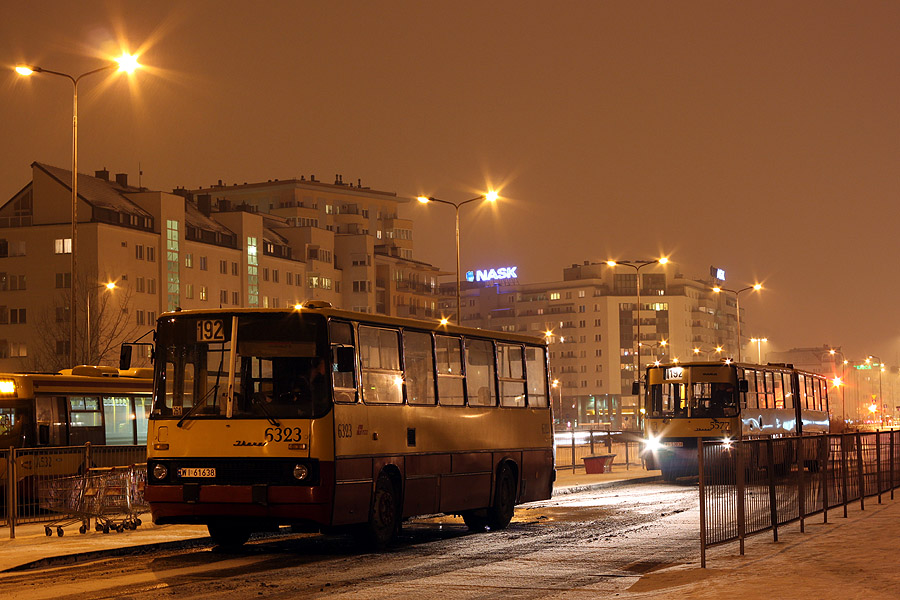 6323
Wszystkie dwie brygady (261 i 206) łączone 192 z nockami na krańcu Os. Kabaty w weekendowy wieczór. Ach ta nieszczęsna warszawska "pomarańczowa ciemność", jak mawiał mój starszy syn.

Słowa kluczowe: IK260 6323 192 Kabaty