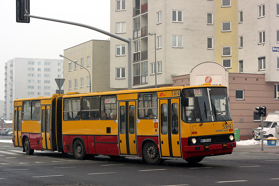 5304
Jedyny autobus tego typu obecnie na Woronicza, tu na porannym już tylko jedynym wysokim dodatku (013) na linii 504. Druga wersja zdjęcia, po wprowadzeniu uwag edycyjnych Prospera.
Słowa kluczowe: IK280 5304 504 Ursynów