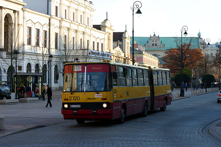 2320
Niech i będzie moje "in memoriam". 2320 chyba był ostatnim planowo kursującym przez KP lewarem, niebędącym ściągniętym z rezerwy czy czegoś podobnego. Wprawdzie linia typu "C", ale zawsze, tym bardziej, że 1 listopada łatwiej było o lewara na 1xx, niż na C-etkach.
Słowa kluczowe: IK280 2320 C80 KrakowskiePrzedmieście WS2010