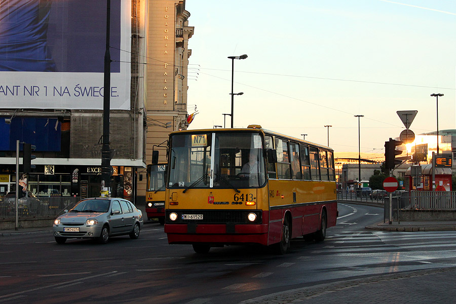 6413
Świta już, ale linie nocne jeszcze pracują.
Słowa kluczowe: IK260 6413 N71 RondoDmowskiego