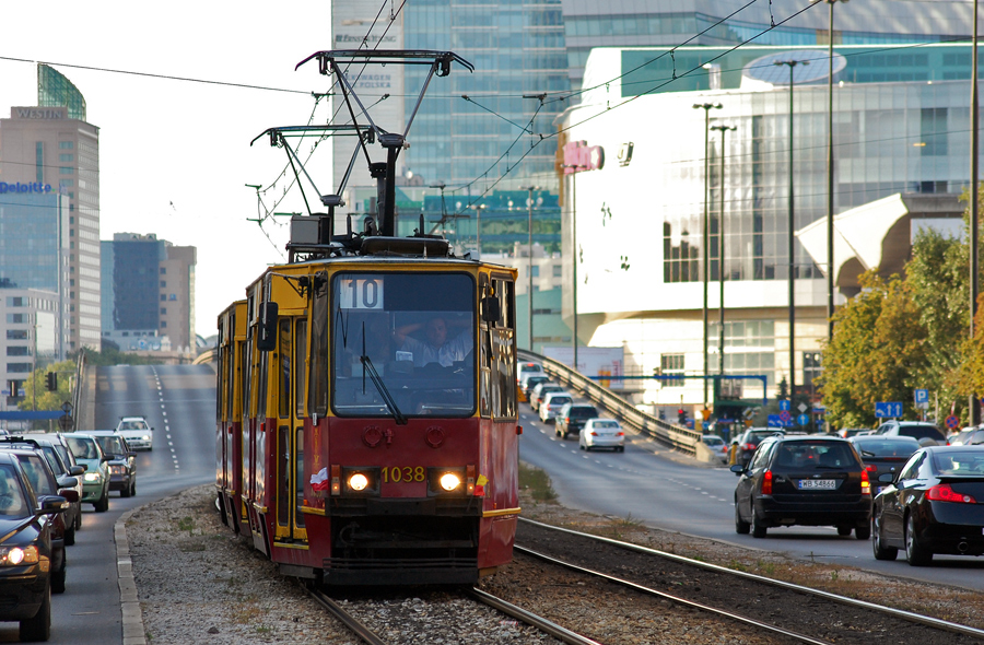 1038+1065
Tego składu już od dwóch lat nie spotkamy na warszawskich torowiskach.
Słowa kluczowe: 105N 1038+1065 10 Chałubińskiego