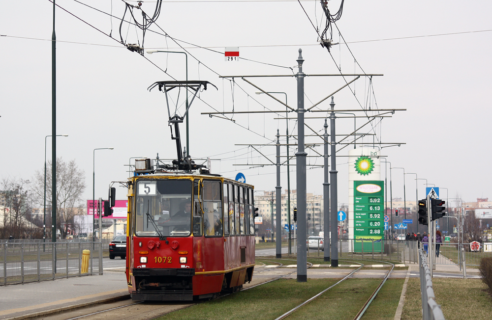 1072
Solówki jeszcze jakoś się uchowują. Składów liniowych 10xx zostały dwie sztuki...
Słowa kluczowe: 105N 1072 5 PowstańcówŚląskich