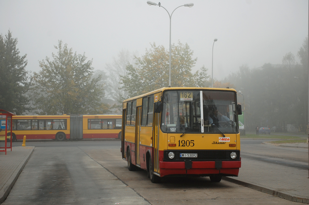 1205
Mglisty poranek na Targówku... Wtem! 
Słowa kluczowe: IK260 1205 162 Targówek