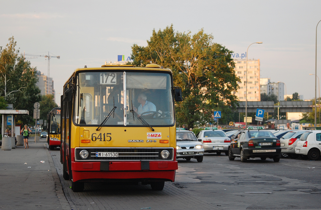 6415
Na złość wrzucę jeszcze jedno foto krótkiego ikara z R-11. Chociaż emblemat na masce mówi co innego...
Słowa kluczowe: IK260 6415 172 dwZachodni