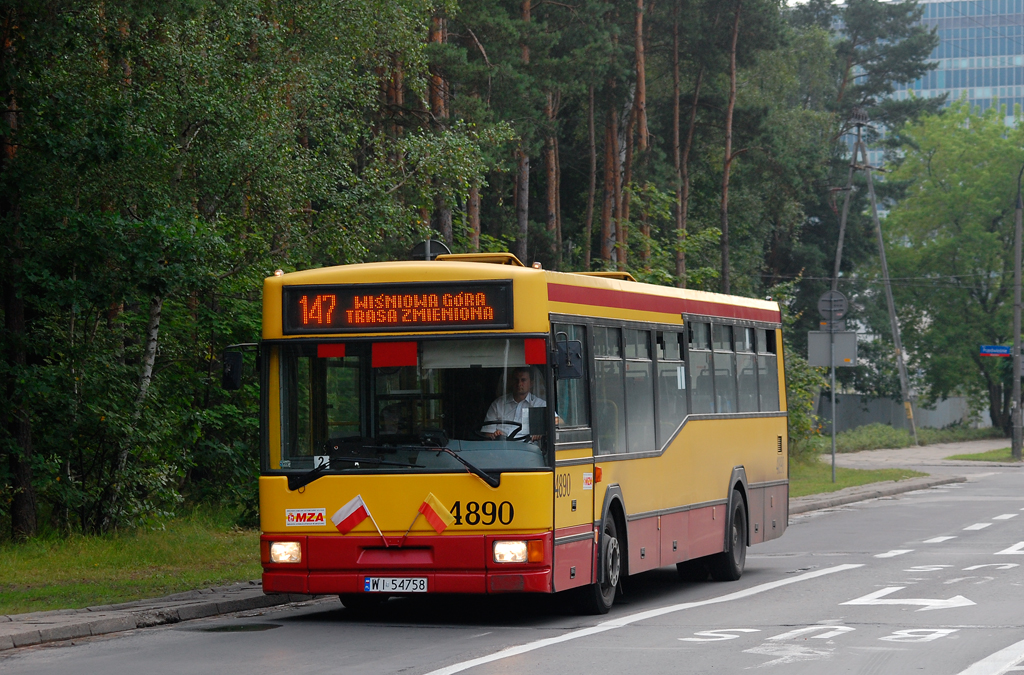 4890
Ostrobramska jelczyna mijając pętlę Międzylesie zmierza do Wiśniowej Góry.
Słowa kluczowe: M121M alejaDzieciPolskich 147 4890