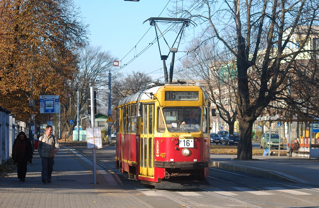 407
Chyba nie muszę mówić, jaka to była sensacja kiedy pierwsza solowa parówka od 2003 roku wyjechała liniowo na 16. ;)
Słowa kluczowe: 13N 407 16 Jagiellońska