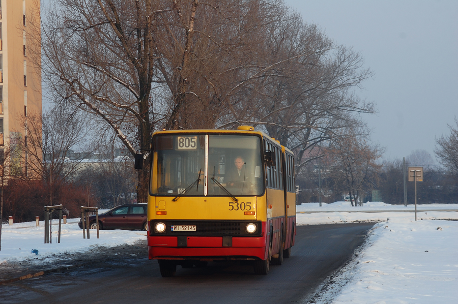 5305
Dziwnie to wyglądało jak Ostrobramska po raz pierwszy weszła na 805. Potem przejmowała też kilka razy udziały na 718, za to na 738 nie pojawiła się chyba nigdy.
Słowa kluczowe: IK280 5305 805 Kijowska