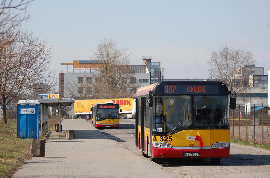 A325
SU10 na 807 w Piasecznie. Niby nic, ale najlepsze jest to że kółko później trochę się zjarał i przez prawie 3 lata nie było go widać na mieście. Dzisiaj jeździ jako któryś z A19x.
Słowa kluczowe: SU10 A325 807 Polkolor