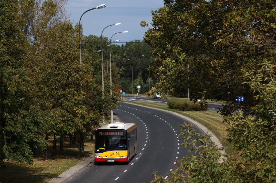 A151
Zdjęcie robione z wiaduktu kolejowego niedaleko Zakładów Zbożowych. Linia kolejowa prowadzi do zakładów wzdłuż Annopolu, tory wyglądają na sporadycznie używane. Na fotce stara dwunastka wraca z Zadupic.
Słowa kluczowe: SU12 A151 734 Płochocińska