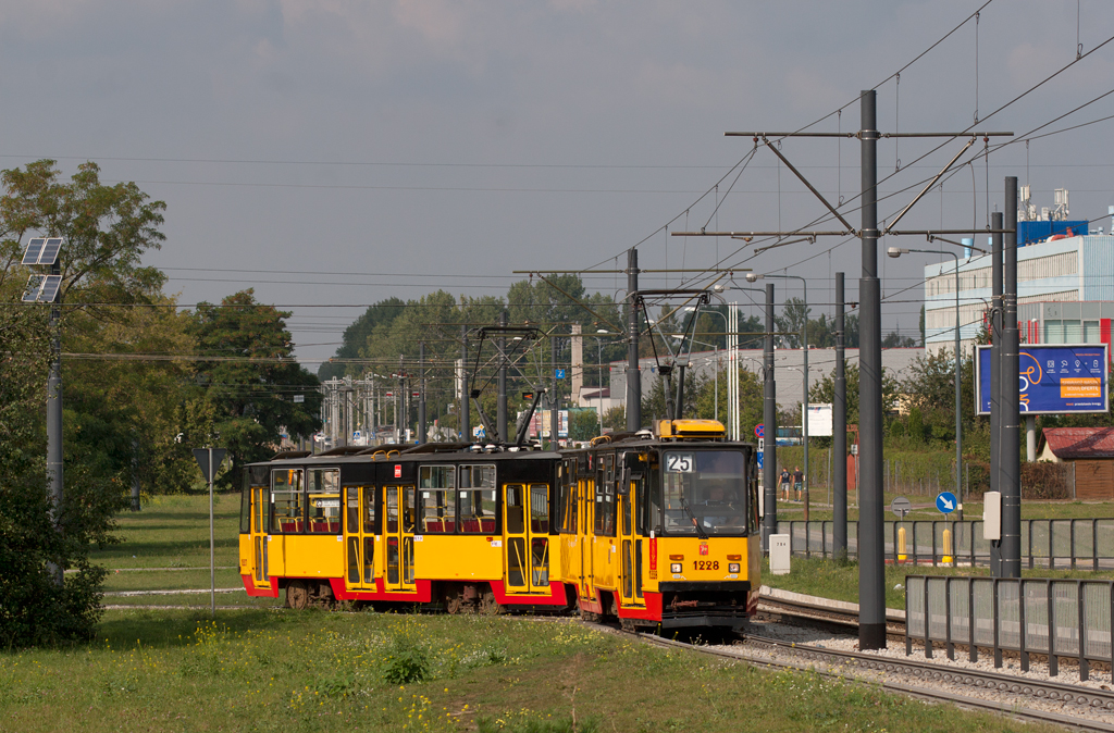 1228+1227
Jeszcze do niedawna chyba najrzadziej wyjeżdżający skład 105tek w Warszawie, ostatnio często obstawia całki. Dojeżdżanie do kasacji/NG?
Słowa kluczowe: 105Na 1228+1227 Annopol 25