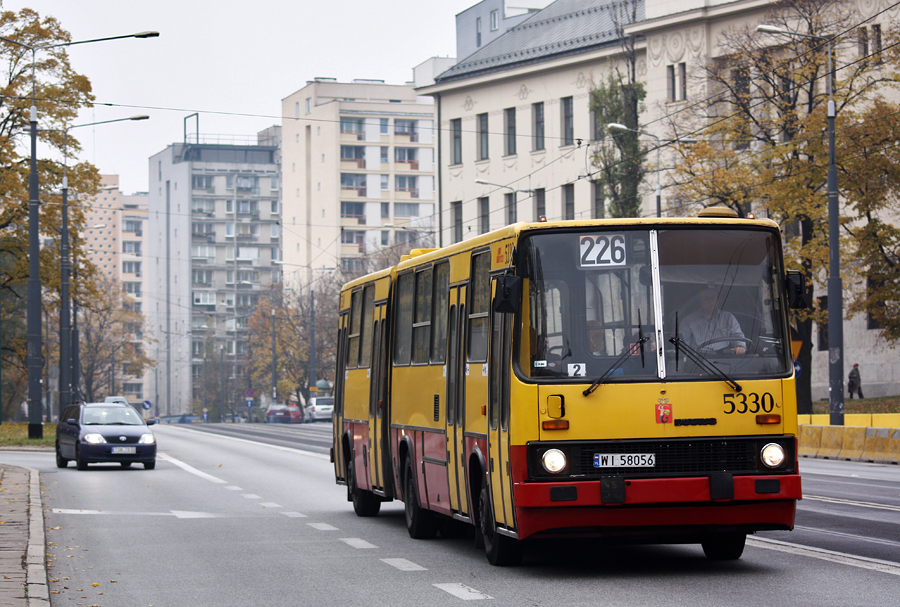 5330
Ikarus na moim kochanym "dwa-dwa-sześć" - lubię to!

Ikarus 280.37A
prod. 1993
ex. #5310
Słowa kluczowe: IK280 5330 226 AlejaSolidarności