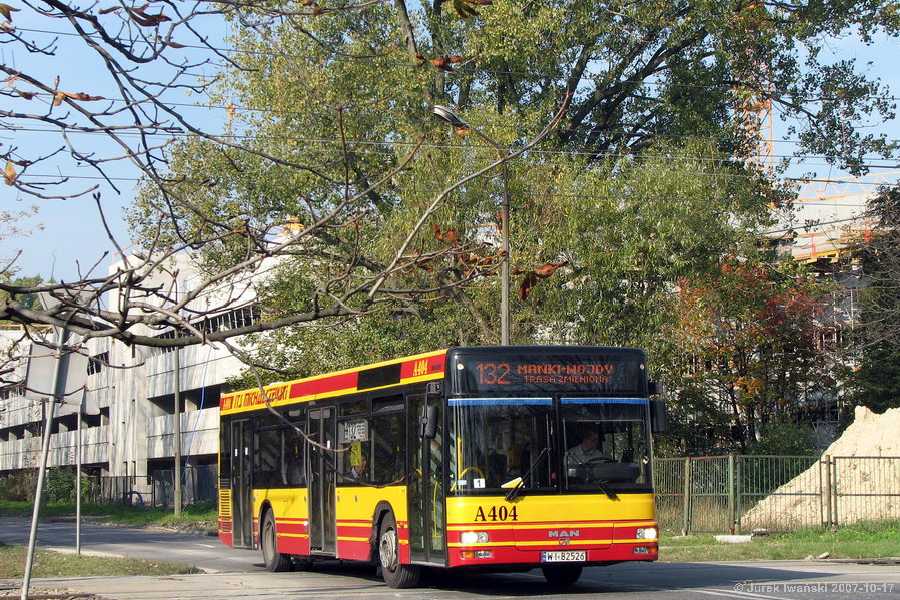 A404
Ulica wtedy jeszcze bez nazwy i powstający w tle parking P&R Metro Młociny.
Słowa kluczowe: NL223 A404 132 Huta