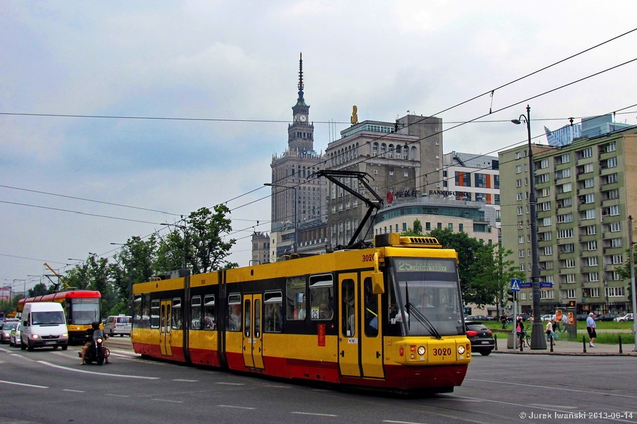 3020
Linia 25 również trafiła juz trdycyjnie do pomocy w obsłudze za metra.
Słowa kluczowe: 116N 3020 25 Marszałkowska