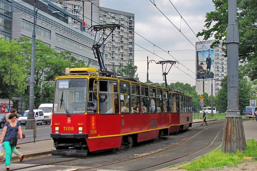 1208+1209
Oznakowanie wozu pozostaje bez komentarza.
Słowa kluczowe: 105Na 1208+1209 17 Marszałkowska